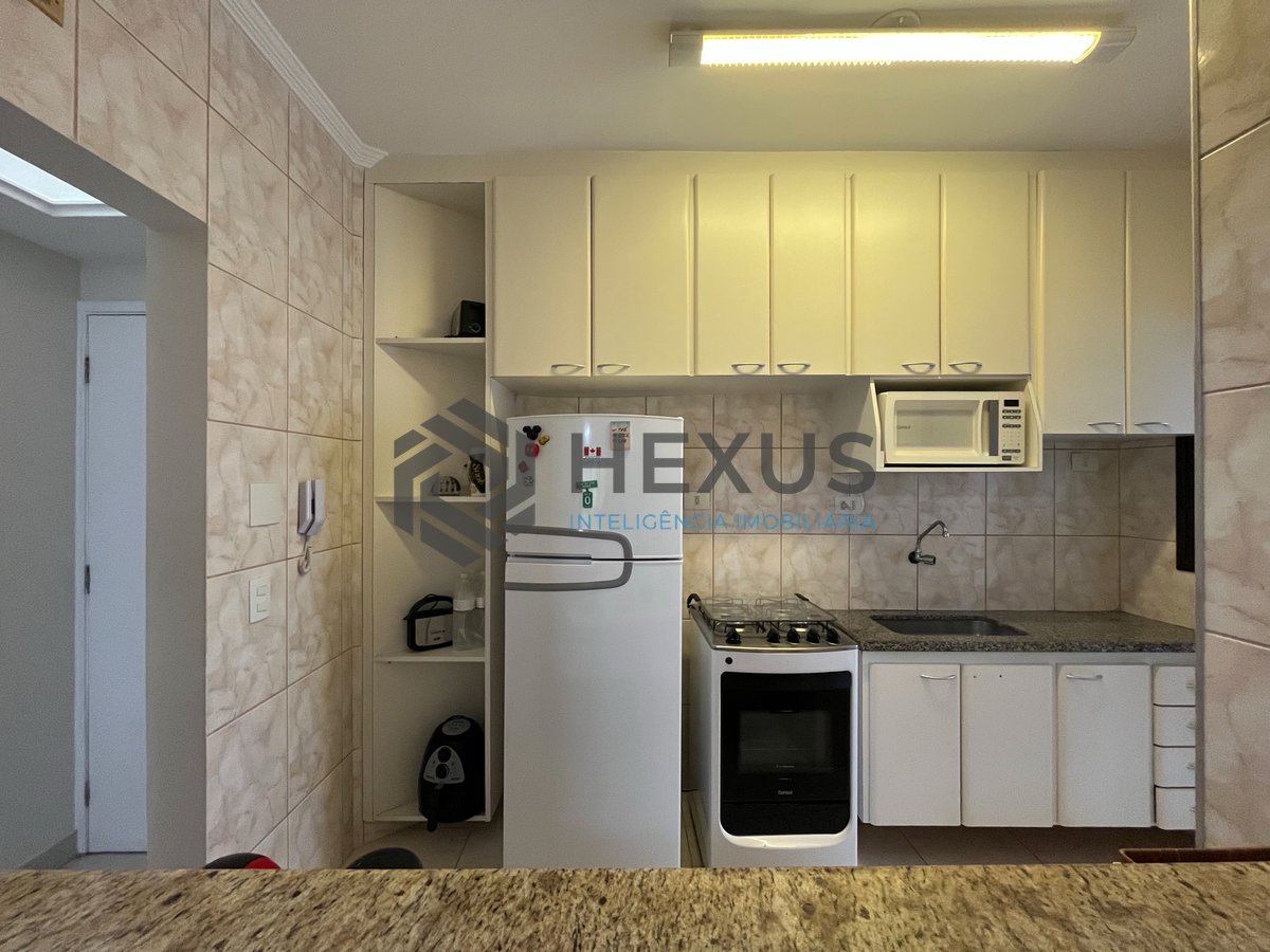 Foto 17 de Apartamento beira mar com varanda e lazer na Praia da Enseada, Guaruja
