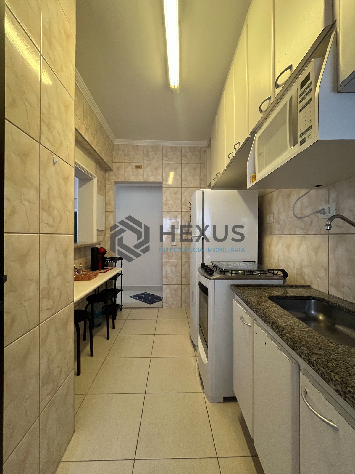 Foto 19 de Apartamento beira mar com varanda e lazer na Praia da Enseada, Guaruja