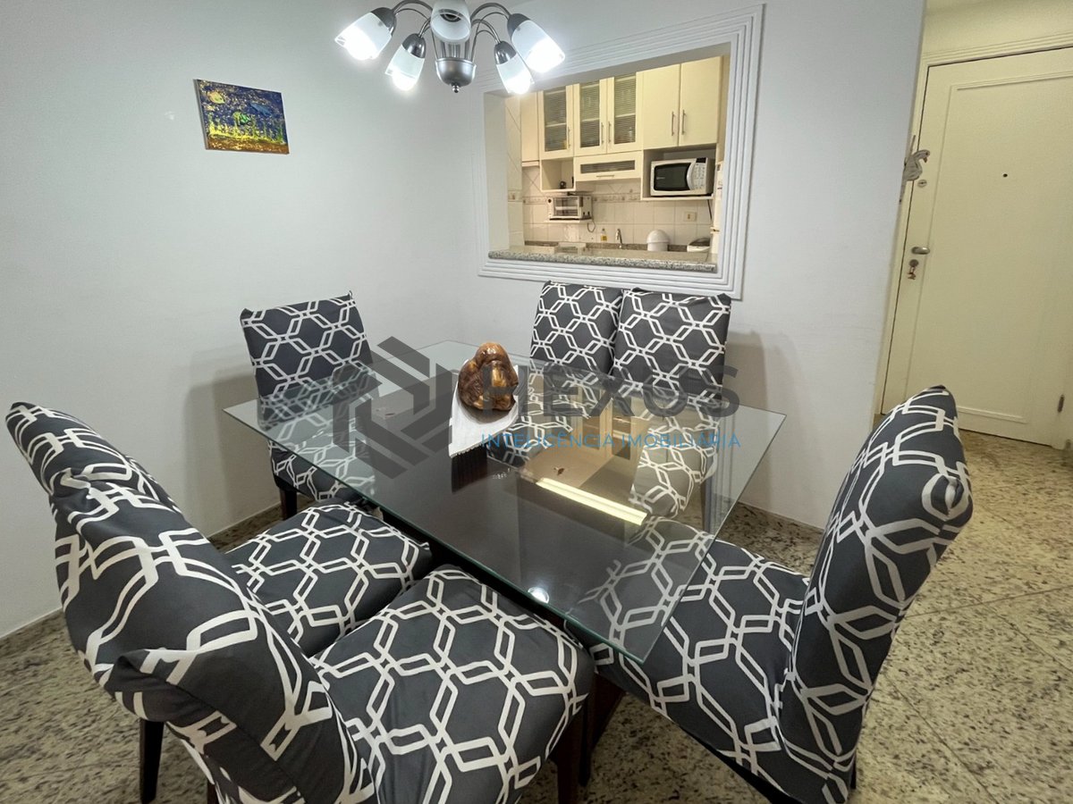 Foto 4 de Apartamentocom beira mar com varanda e lazer de clube na Praia da Enseada, Guaruja