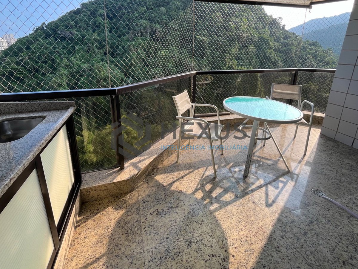 Foto 7 de Apartamentocom beira mar com varanda e lazer de clube na Praia da Enseada, Guaruja