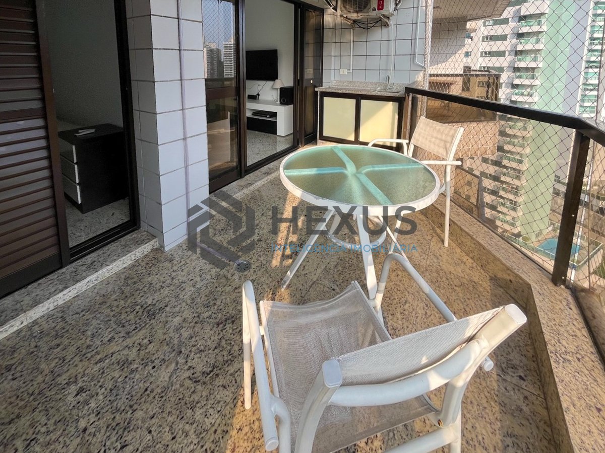 Foto 8 de Apartamentocom beira mar com varanda e lazer de clube na Praia da Enseada, Guaruja