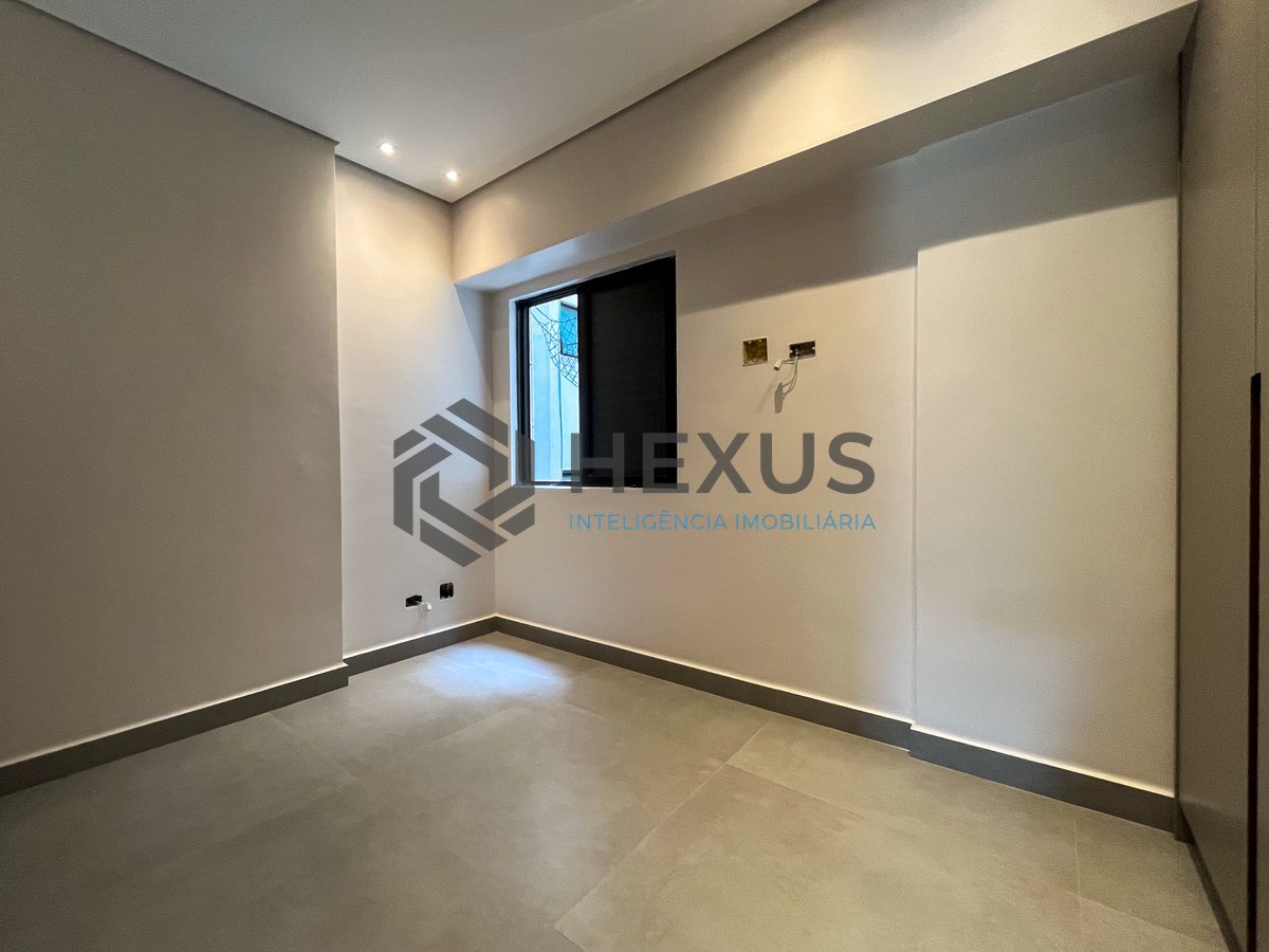 Foto 12 de Apartamento reformado beira mar com varanda e lazer na Praia da Enseada, Guaruja
