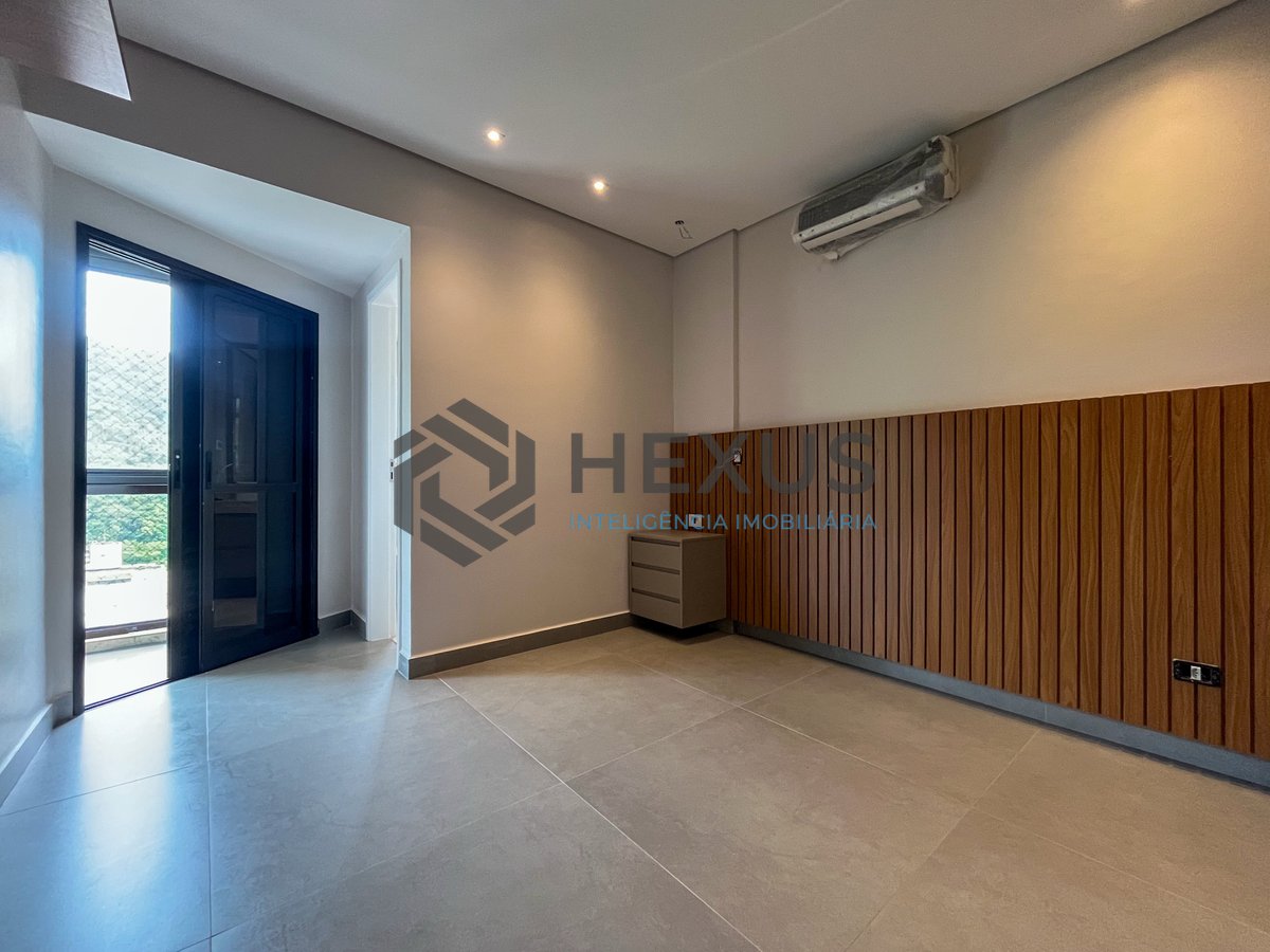 Foto 15 de Apartamento reformado beira mar com varanda e lazer na Praia da Enseada, Guaruja