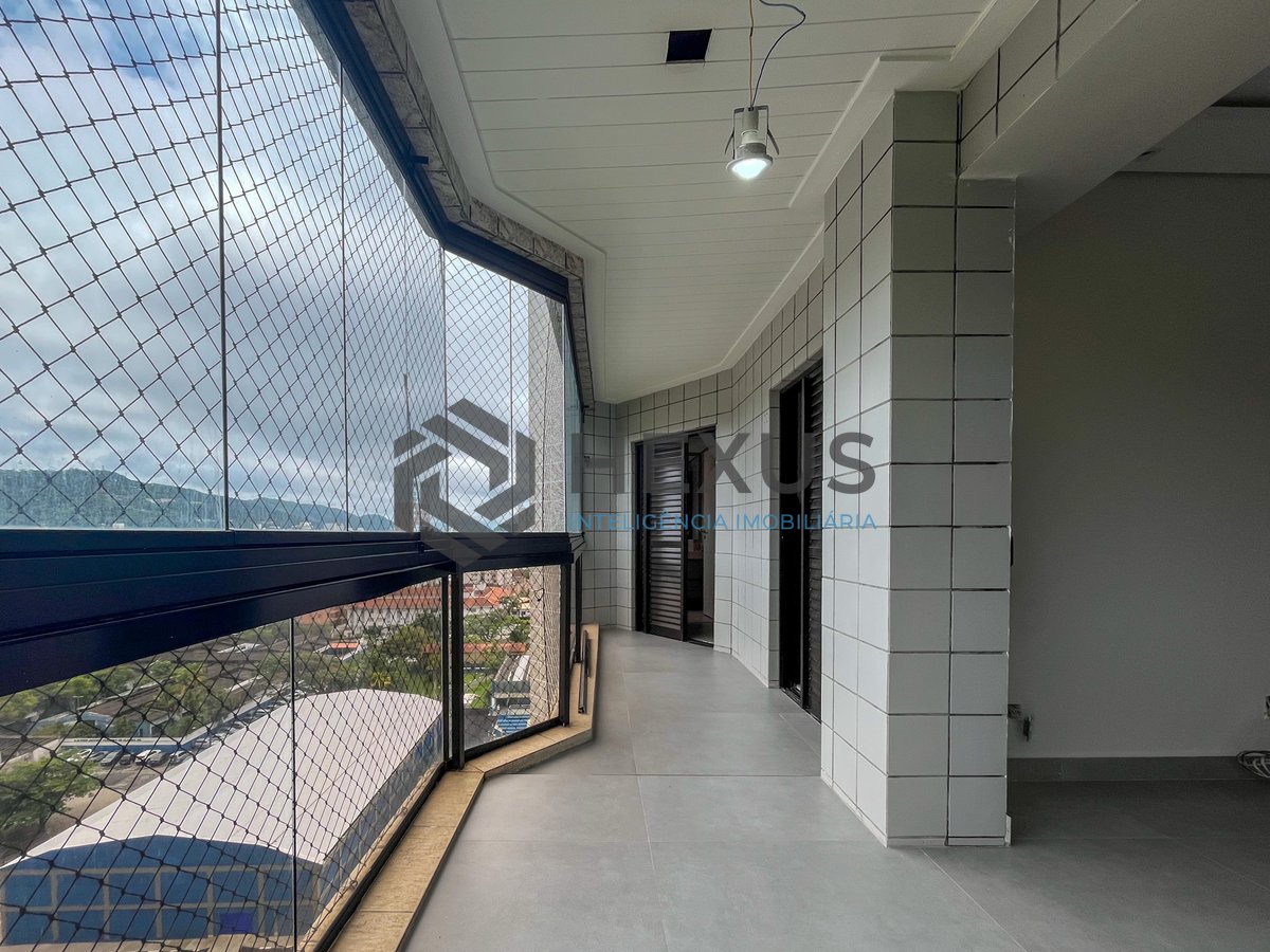 Foto 6 de Apartamento reformado beira mar com varanda e lazer na Praia da Enseada, Guaruja