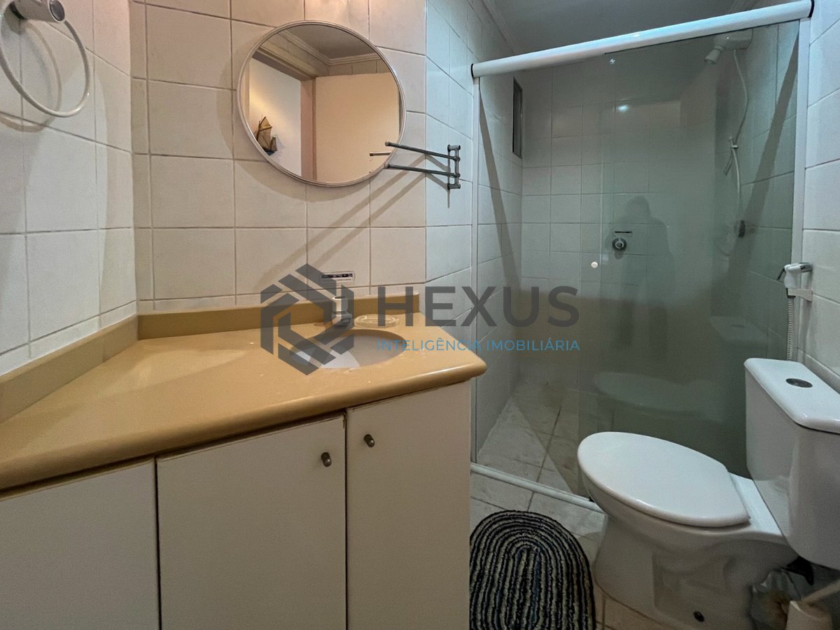 Foto 15 de Apartamento beira mar com varanda e lazer na Praia da Enseada, Guaruja