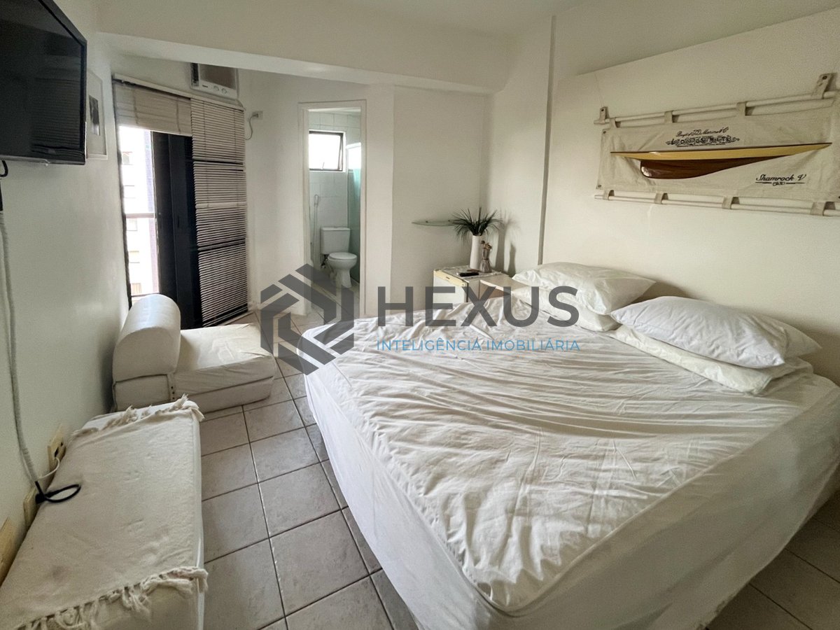 Foto 18 de Apartamento beira mar com varanda e lazer na Praia da Enseada, Guaruja