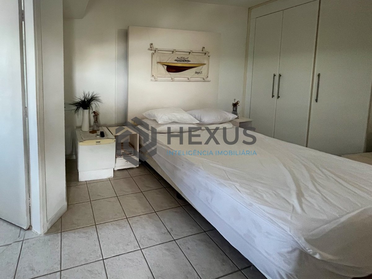 Foto 19 de Apartamento beira mar com varanda e lazer na Praia da Enseada, Guaruja