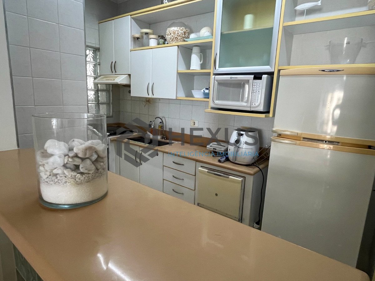 Foto 10 de Apartamento beira mar com varanda e lazer na Praia da Enseada, Guaruja