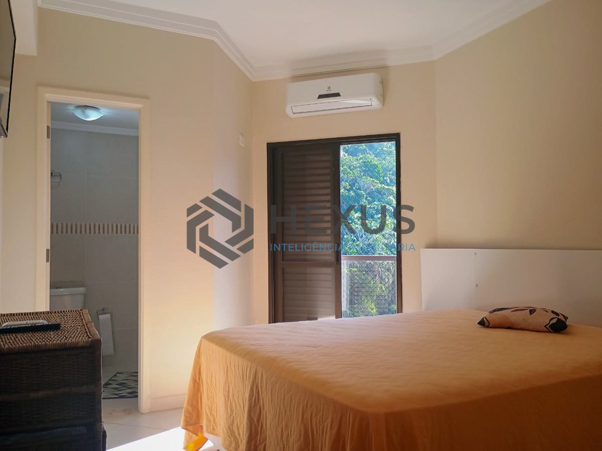 Foto 11 de Apartamento beira mar com varanda e lazer na Praia da Enseada, Guaruja