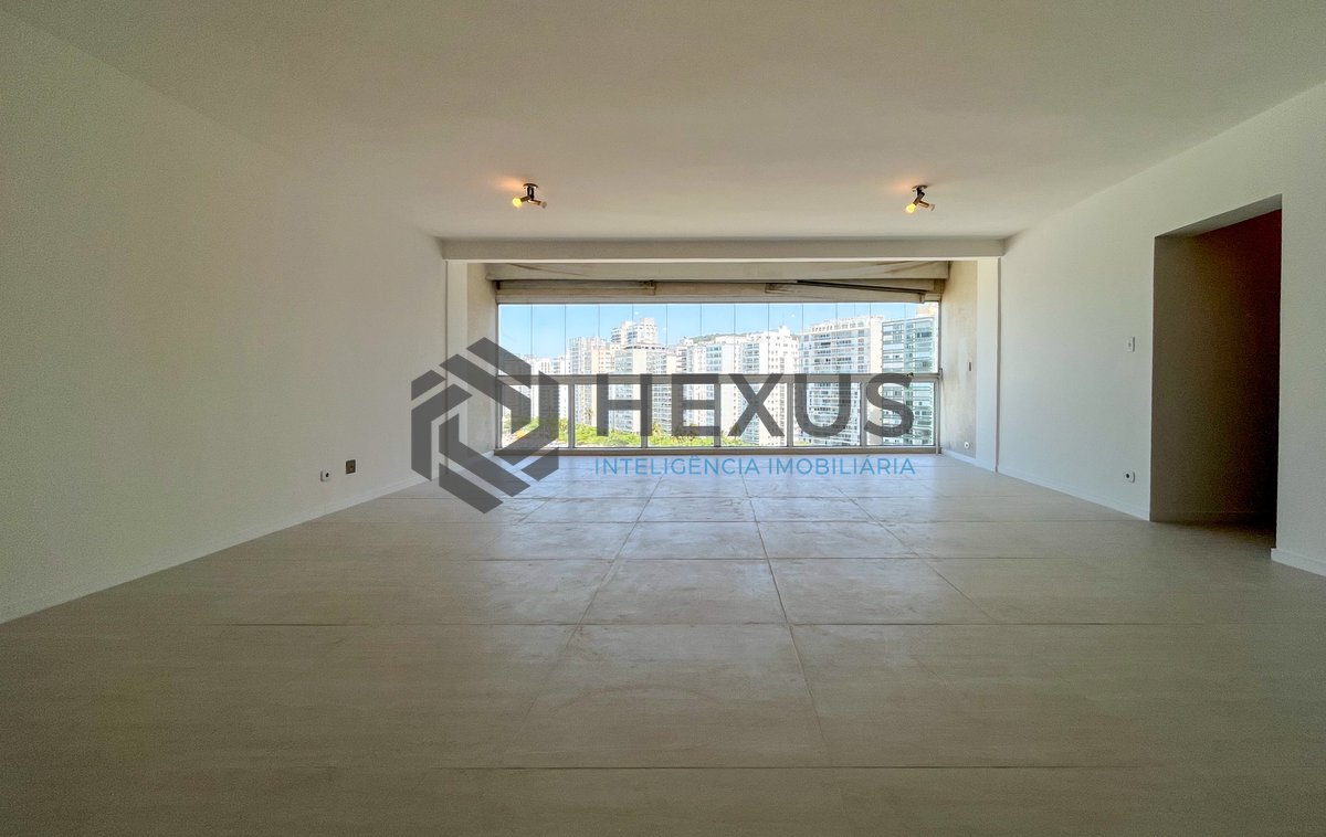 Foto 2 de Apartamento frente mar com varanda e vista mar na Praia das Pitangueiras, Guaruja