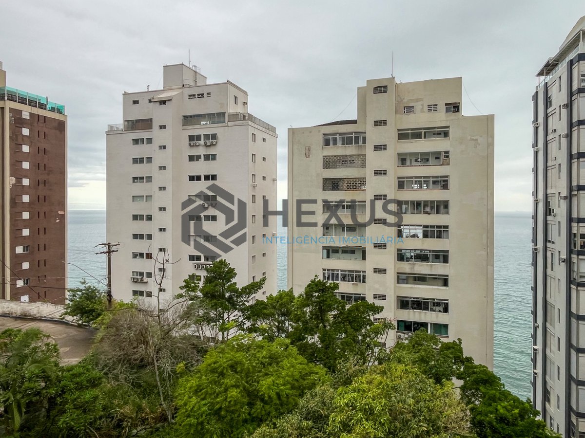 Foto 35 de Apartamento frente mar com varanda e vista mar na Praia das Pitangueiras, Guaruja