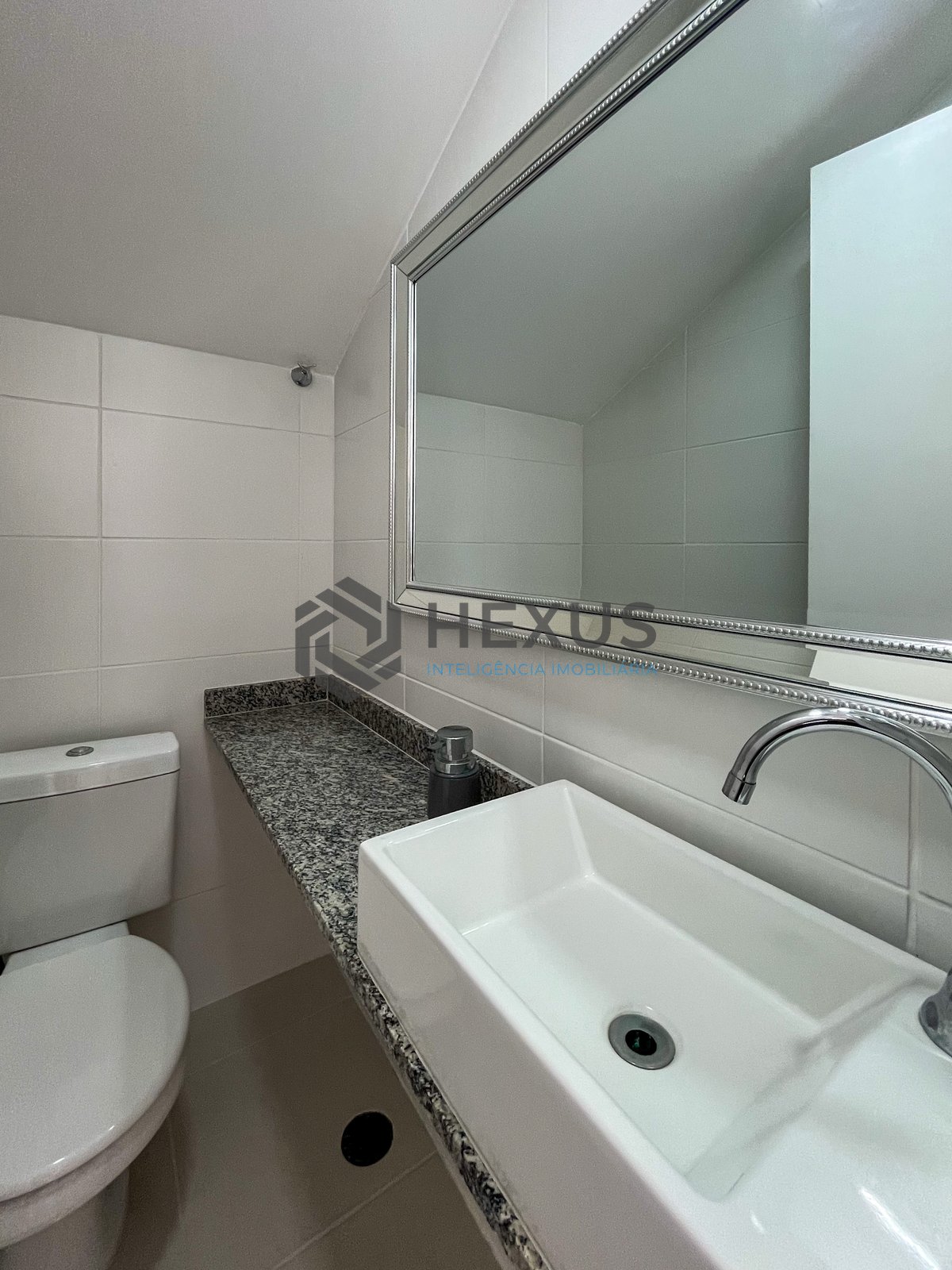 Foto 17 de Apartamento duplex com varanda gourmet e lazer na Praia das Pitangueiras, Guaruja