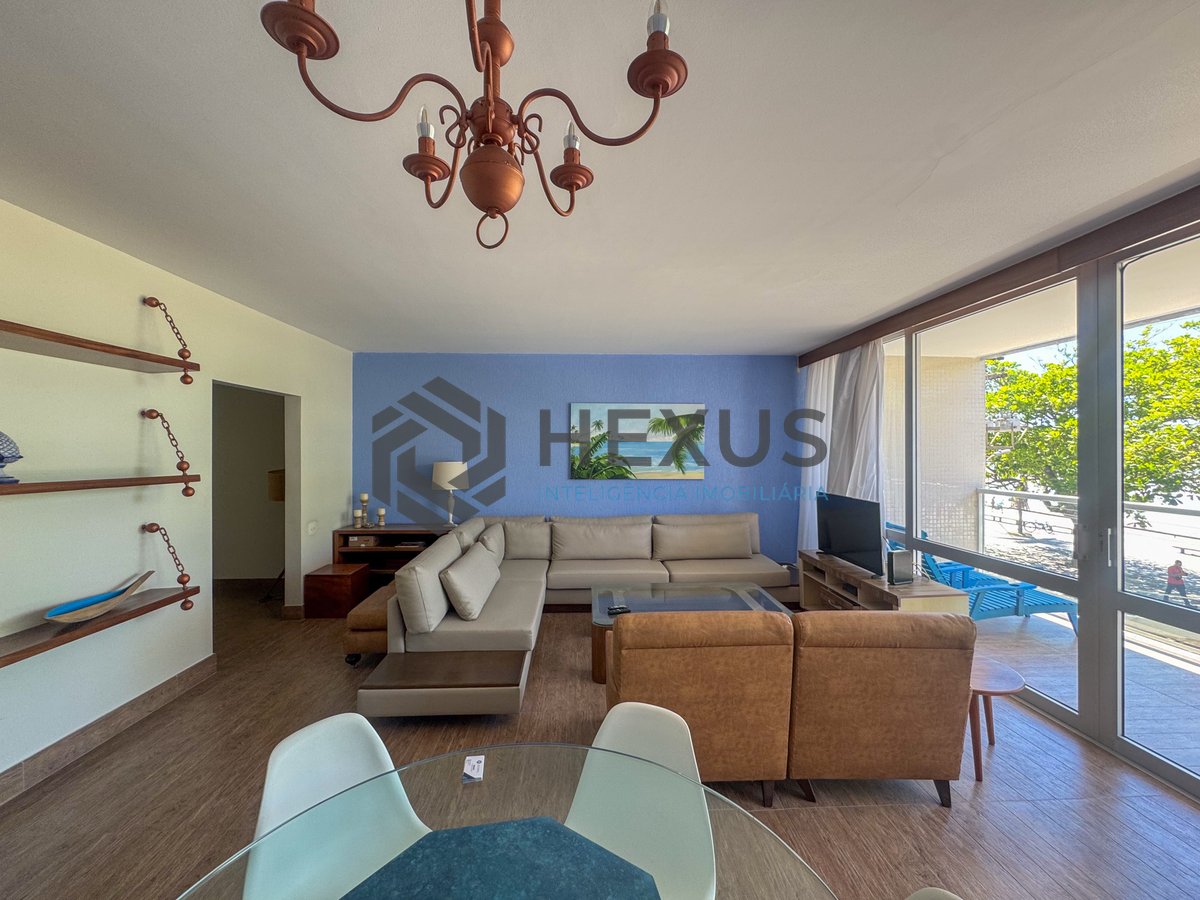 Foto 6 de Apartamento reformado frente mar com varanda na Praia das Pitangueiras, Guaruja