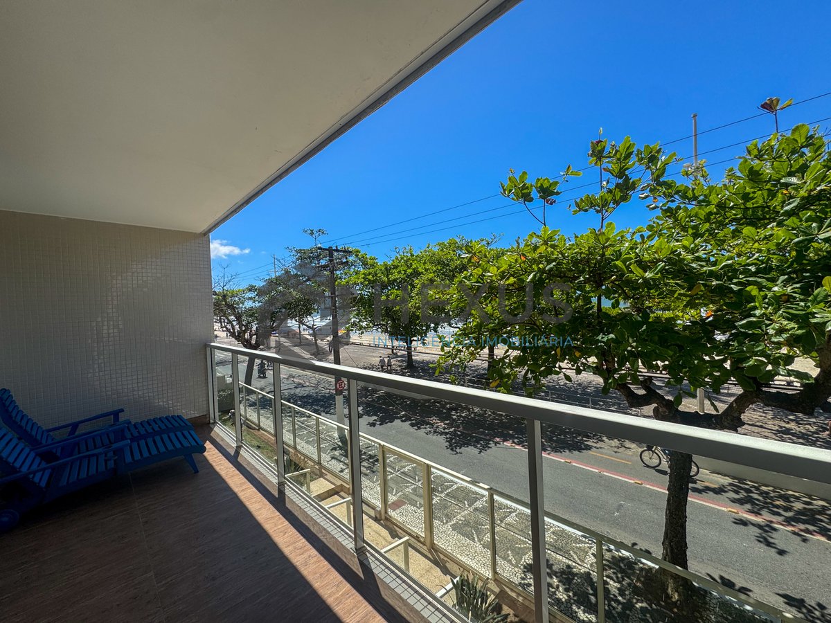 Foto 9 de Apartamento reformado frente mar com varanda na Praia das Pitangueiras, Guaruja
