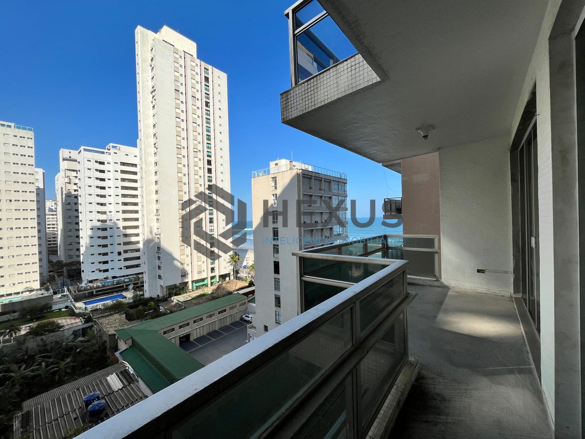 Foto 3 de Apartamento com varanda e vista mar na beira mar da Praia das Pitangueiras, Guaruja