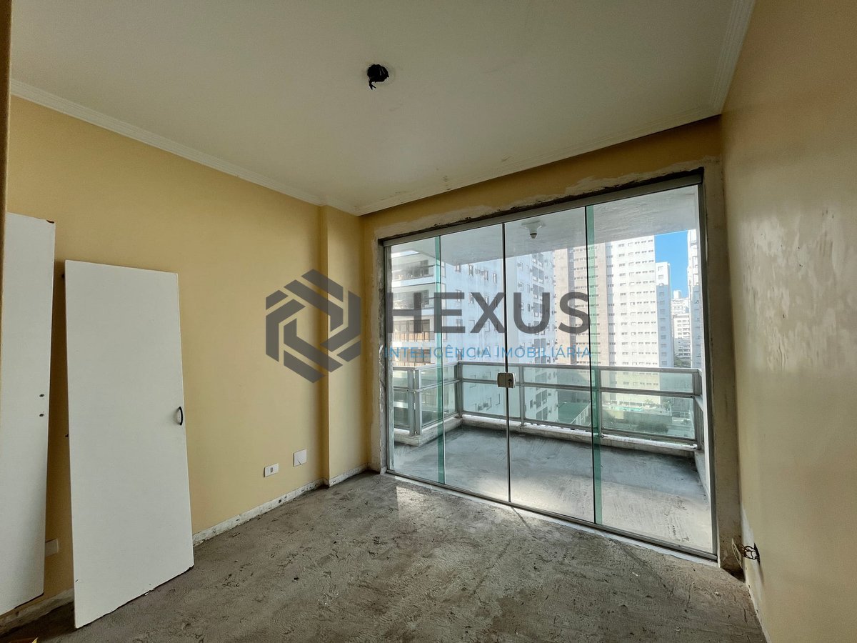 Foto 8 de Apartamento com varanda e vista mar na beira mar da Praia das Pitangueiras, Guaruja