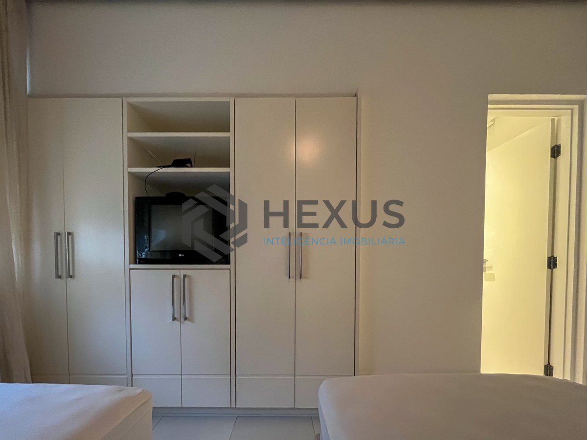 Foto 25 de Apartamento com varanda e vista mar na quadra mar da Praia das Pitangueiras, Guaruja