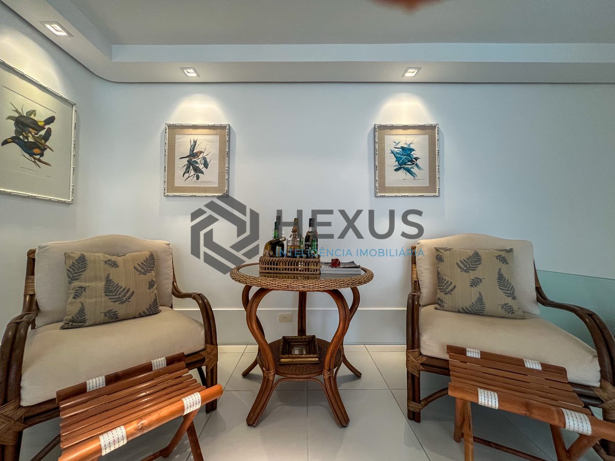 Foto 4 de Apartamento com varanda e vista mar na quadra mar da Praia das Pitangueiras, Guaruja