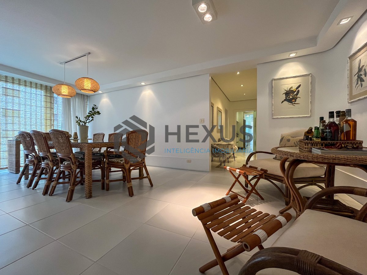 Foto 6 de Apartamento com varanda e vista mar na quadra mar da Praia das Pitangueiras, Guaruja