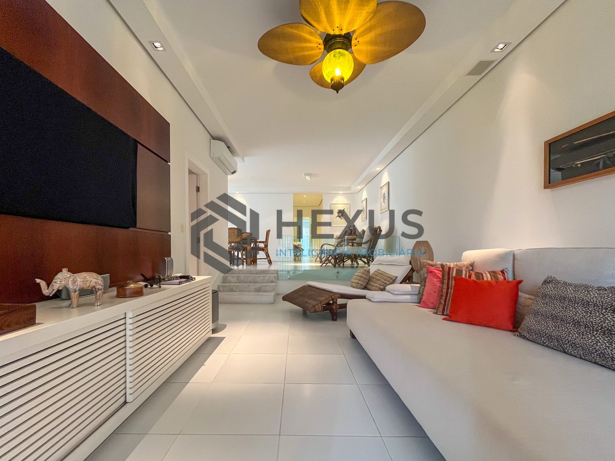 Foto 9 de Apartamento com varanda e vista mar na quadra mar da Praia das Pitangueiras, Guaruja