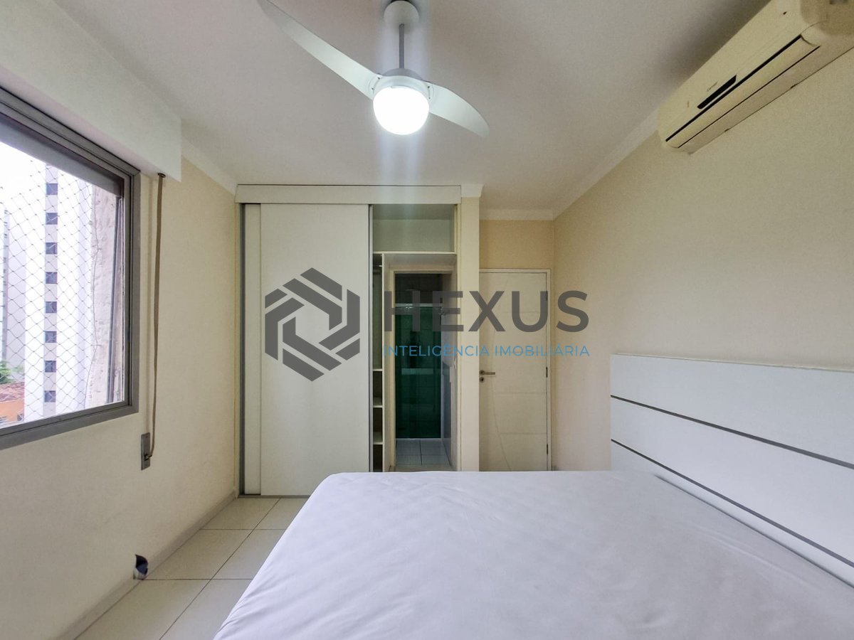 Foto 20 de Apartamento com varanda a uma quadra da Praia das Pitangueiras, Guaruja