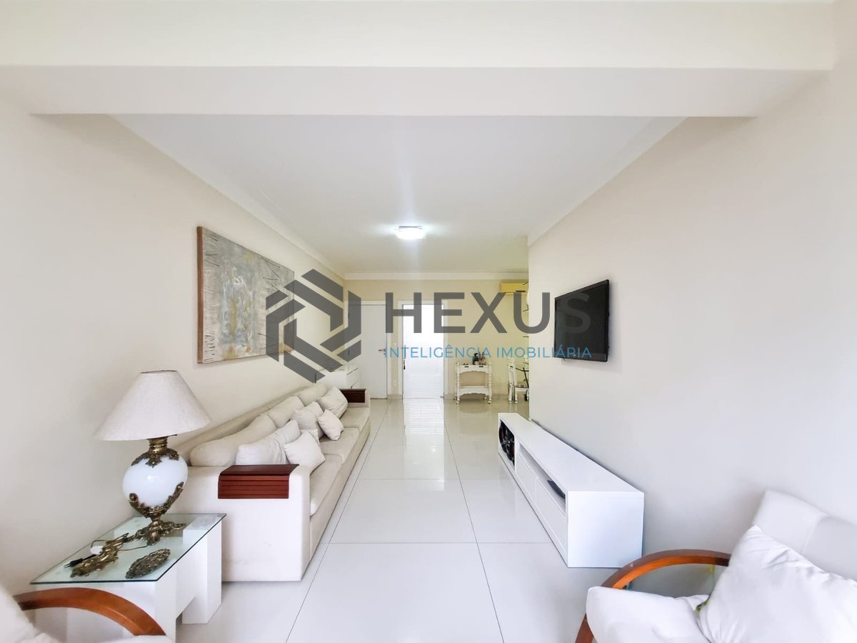 Foto 4 de Apartamento com varanda a uma quadra da Praia das Pitangueiras, Guaruja