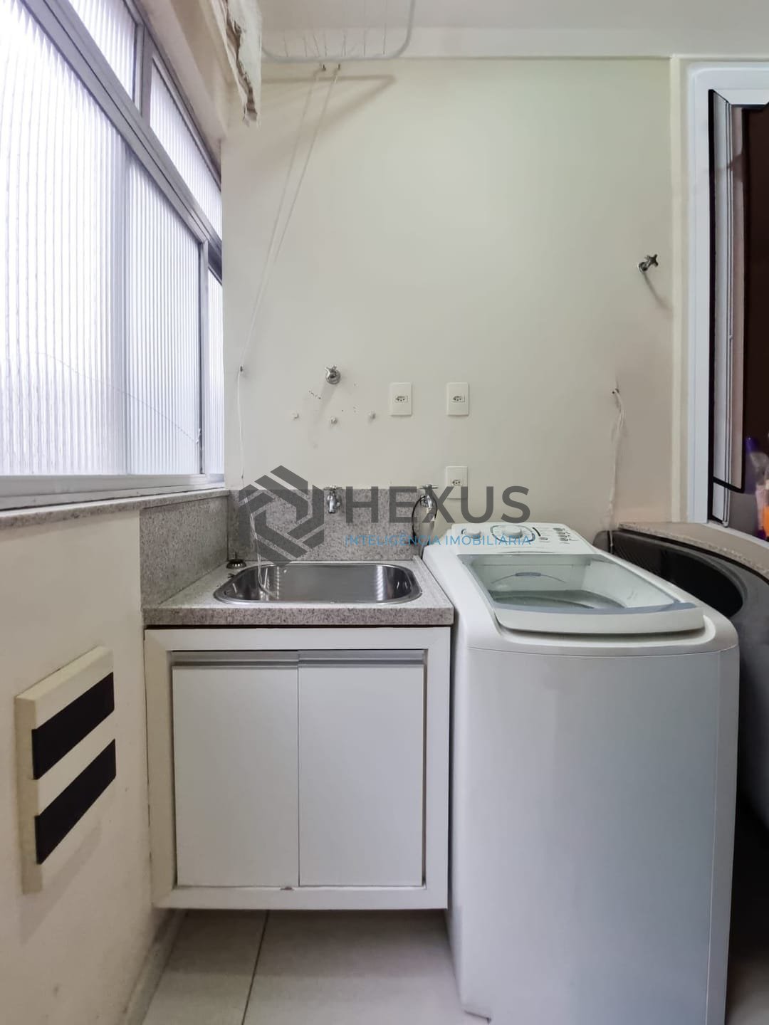 Foto 33 de Apartamento com varanda a uma quadra da Praia das Pitangueiras, Guaruja