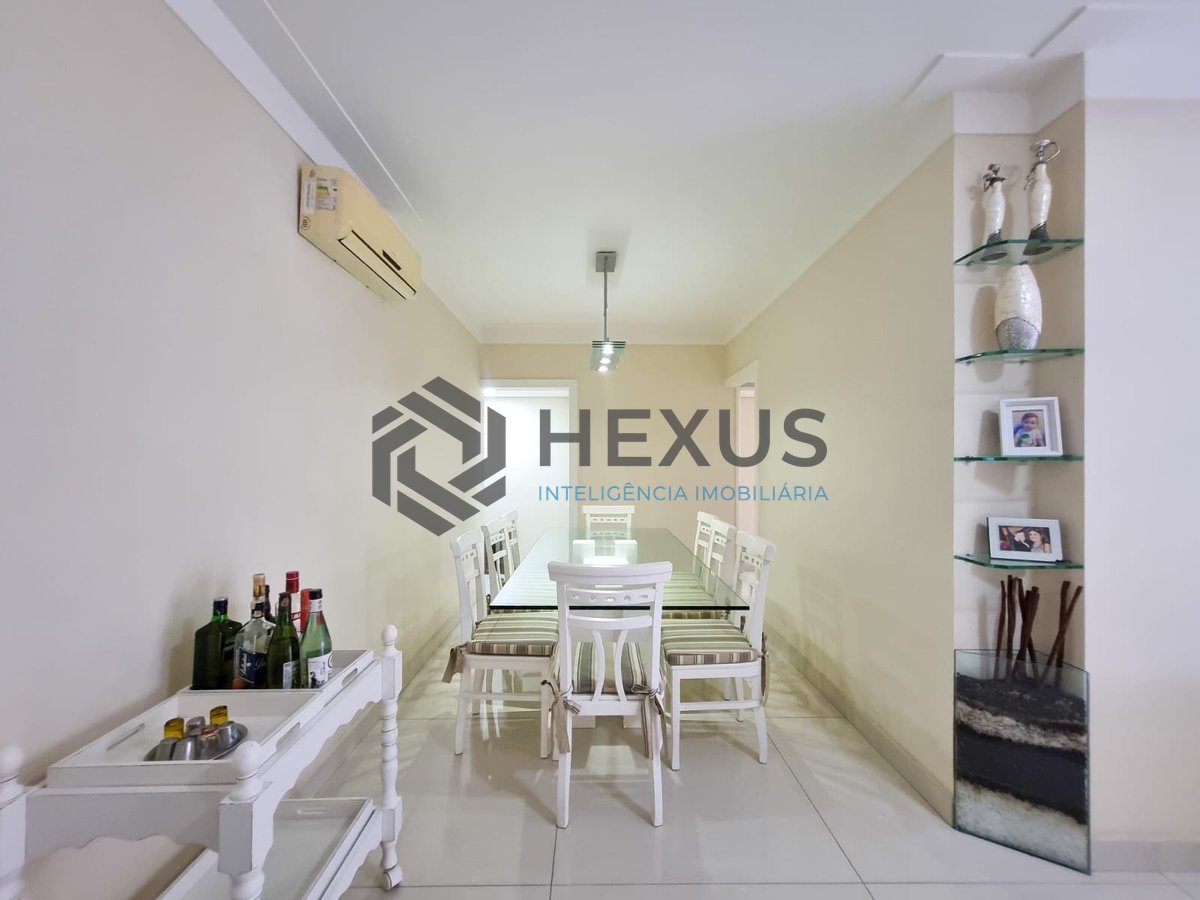 Foto 6 de Apartamento com varanda a uma quadra da Praia das Pitangueiras, Guaruja