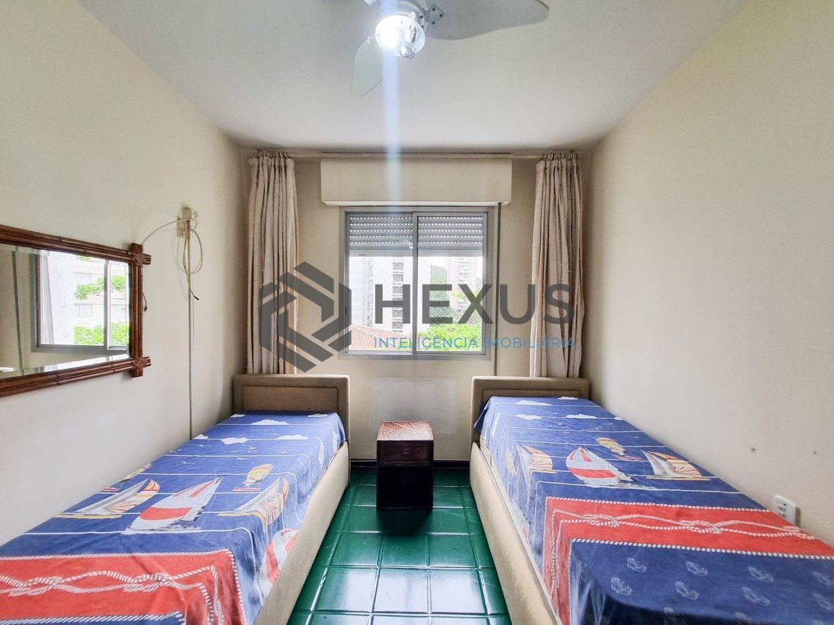 Foto 11 de Apartamento com varanda e lazer a uma quadra da Praia das Pitangueiras, Guaruja