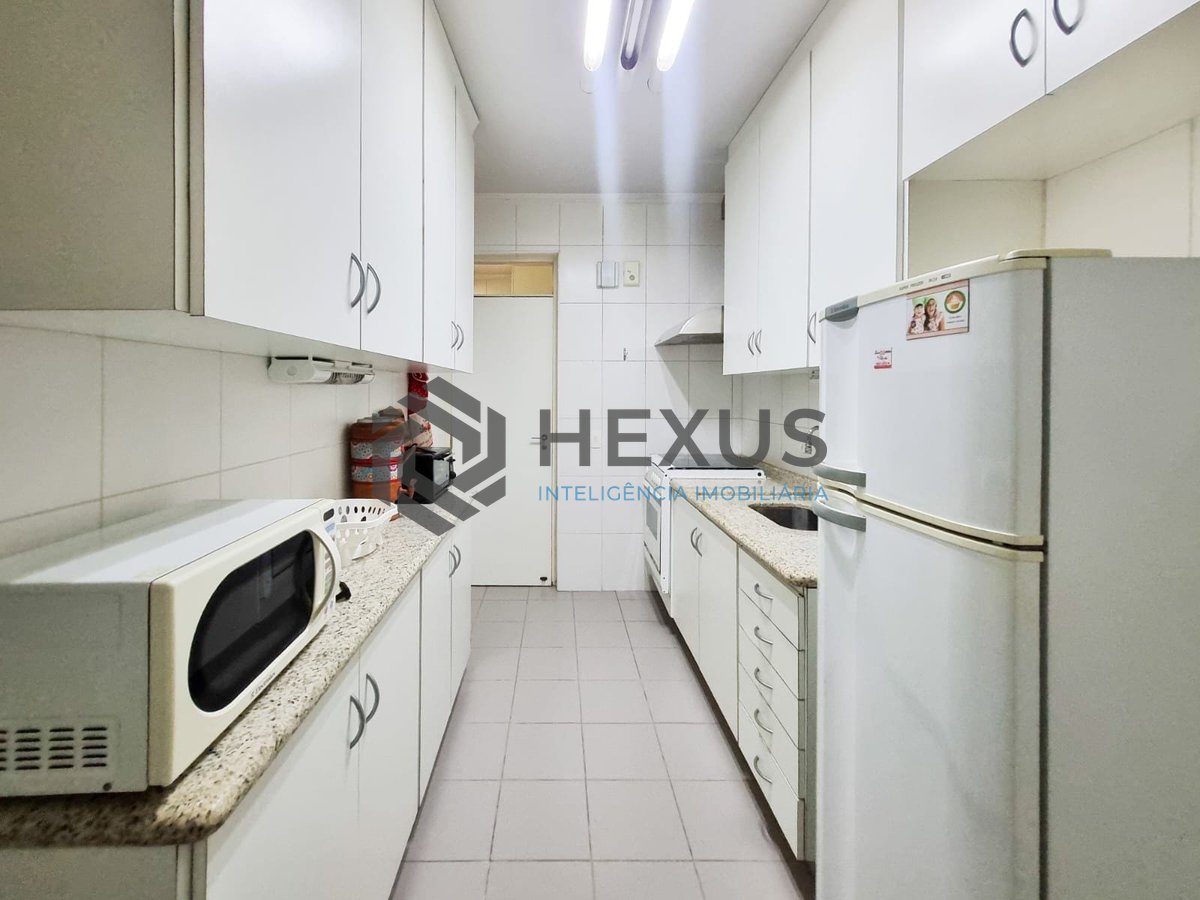 Foto 25 de Apartamento com varanda e lazer a uma quadra da Praia das Pitangueiras, Guaruja