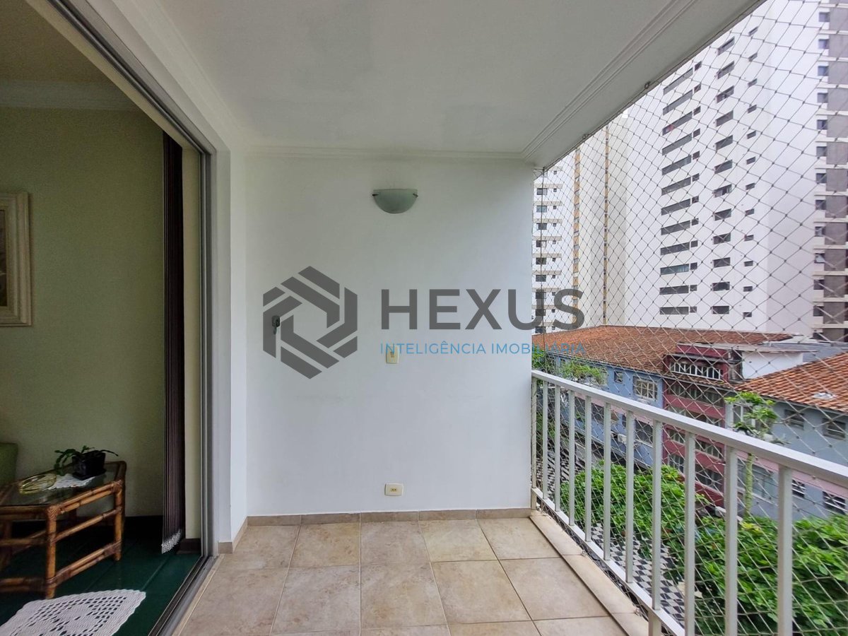 Foto 6 de Apartamento com varanda e lazer a uma quadra da Praia das Pitangueiras, Guaruja