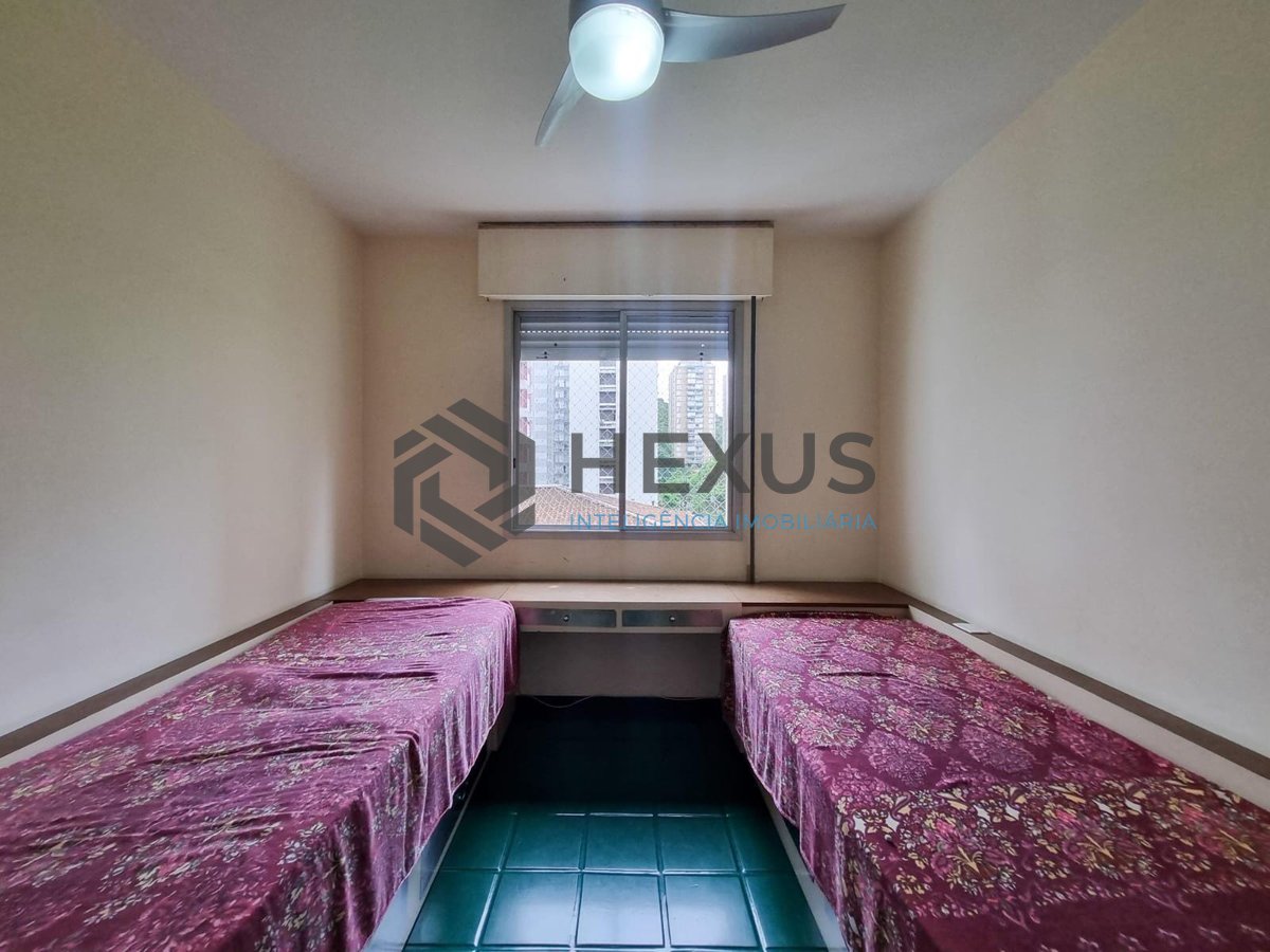 Foto 8 de Apartamento com varanda e lazer a uma quadra da Praia das Pitangueiras, Guaruja