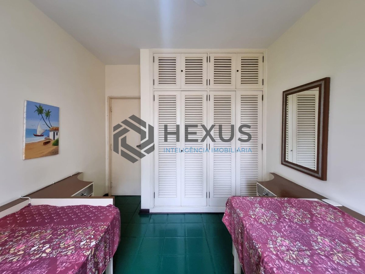 Foto 9 de Apartamento com varanda e lazer a uma quadra da Praia das Pitangueiras, Guaruja