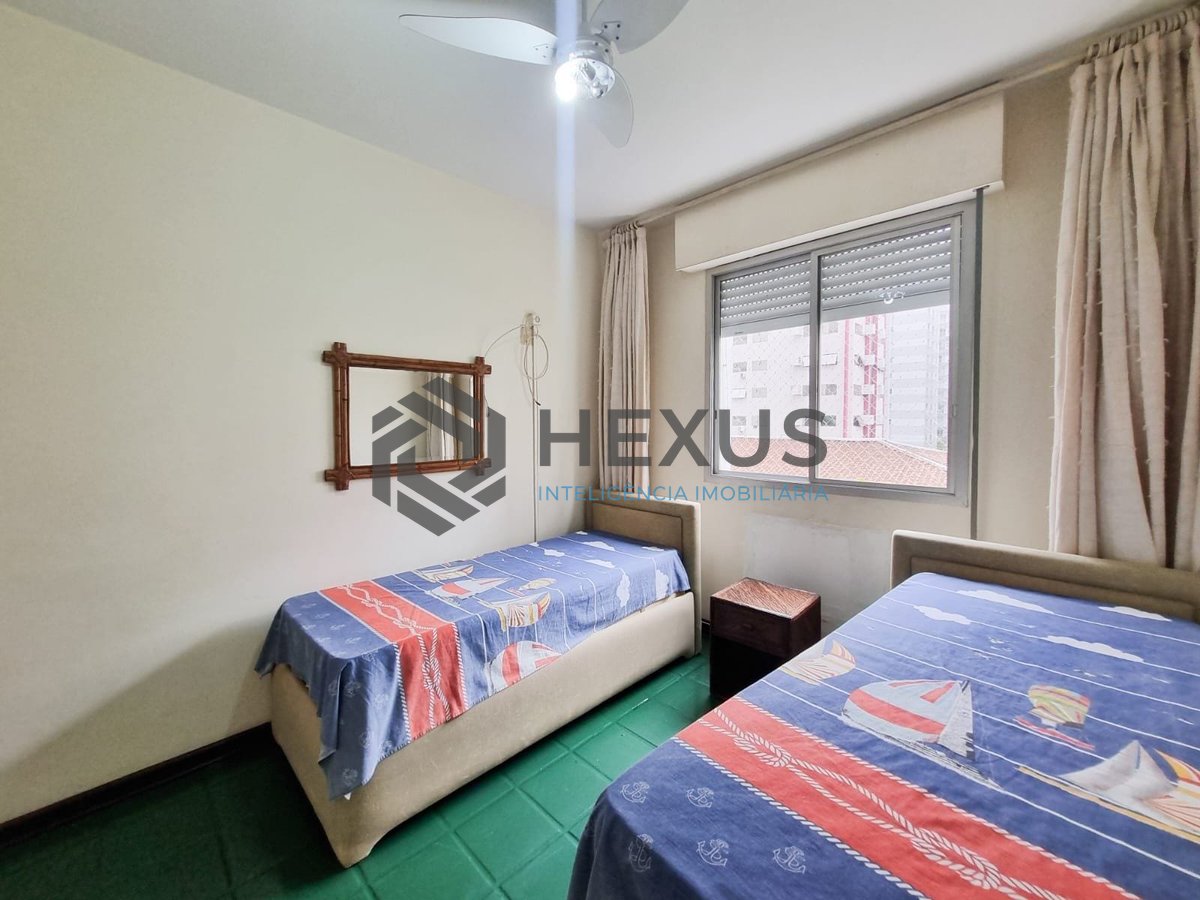 Foto 10 de Apartamento com varanda e lazer a uma quadra da Praia das Pitangueiras, Guaruja
