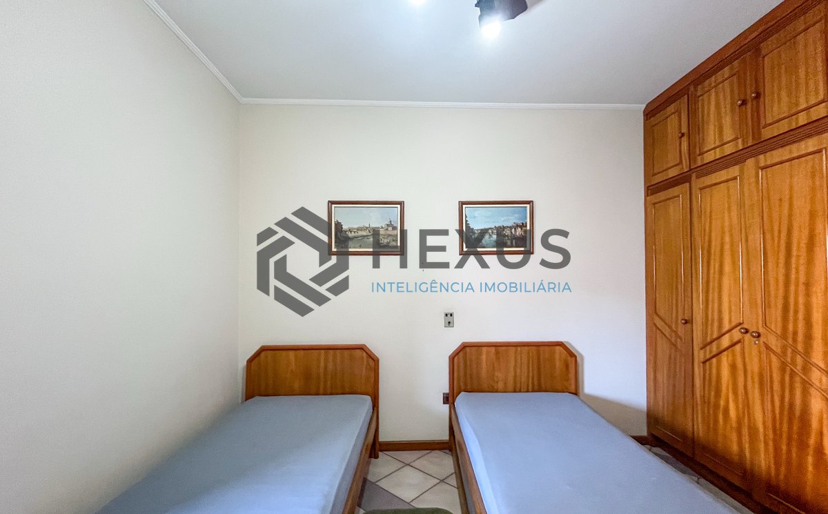 Foto 11 de Apartamento com varanda a duas quadras da Praia das Pitangueiras, Guaruja