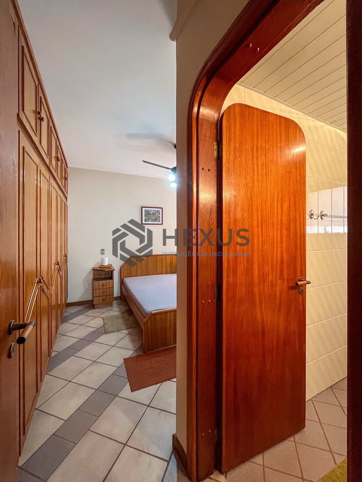 Foto 17 de Apartamento com varanda a duas quadras da Praia das Pitangueiras, Guaruja