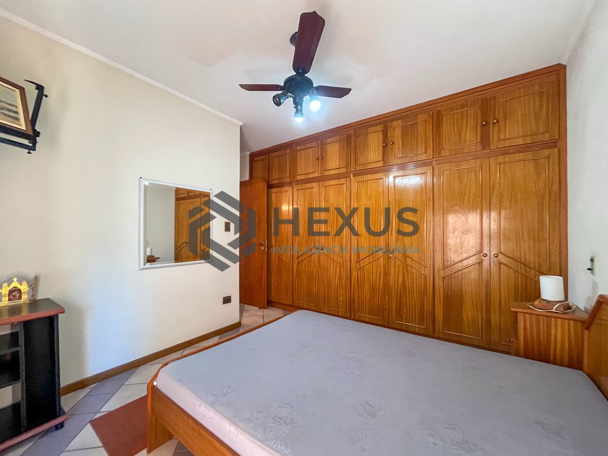 Foto 20 de Apartamento com varanda a duas quadras da Praia das Pitangueiras, Guaruja