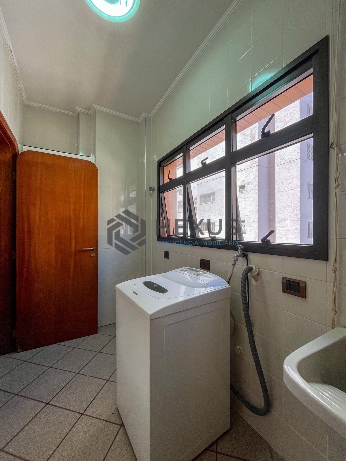 Foto 24 de Apartamento com varanda a duas quadras da Praia das Pitangueiras, Guaruja