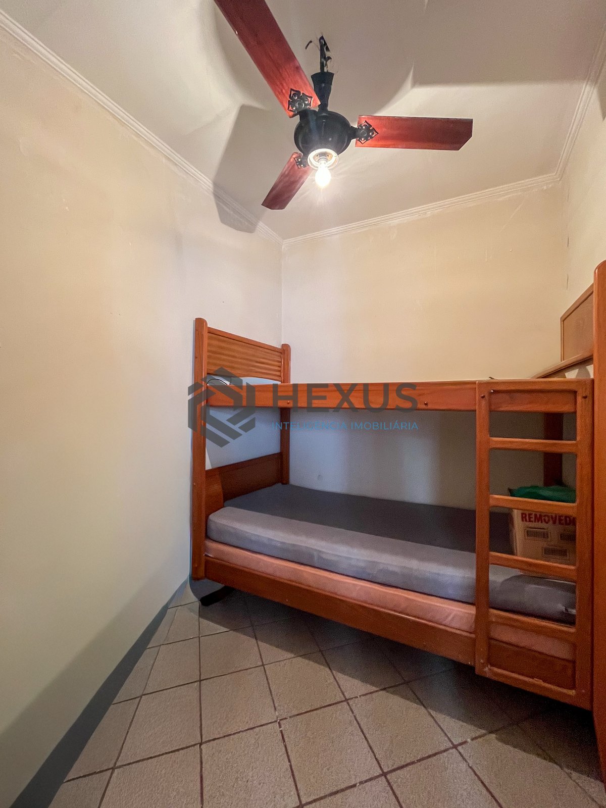 Foto 25 de Apartamento com varanda a duas quadras da Praia das Pitangueiras, Guaruja