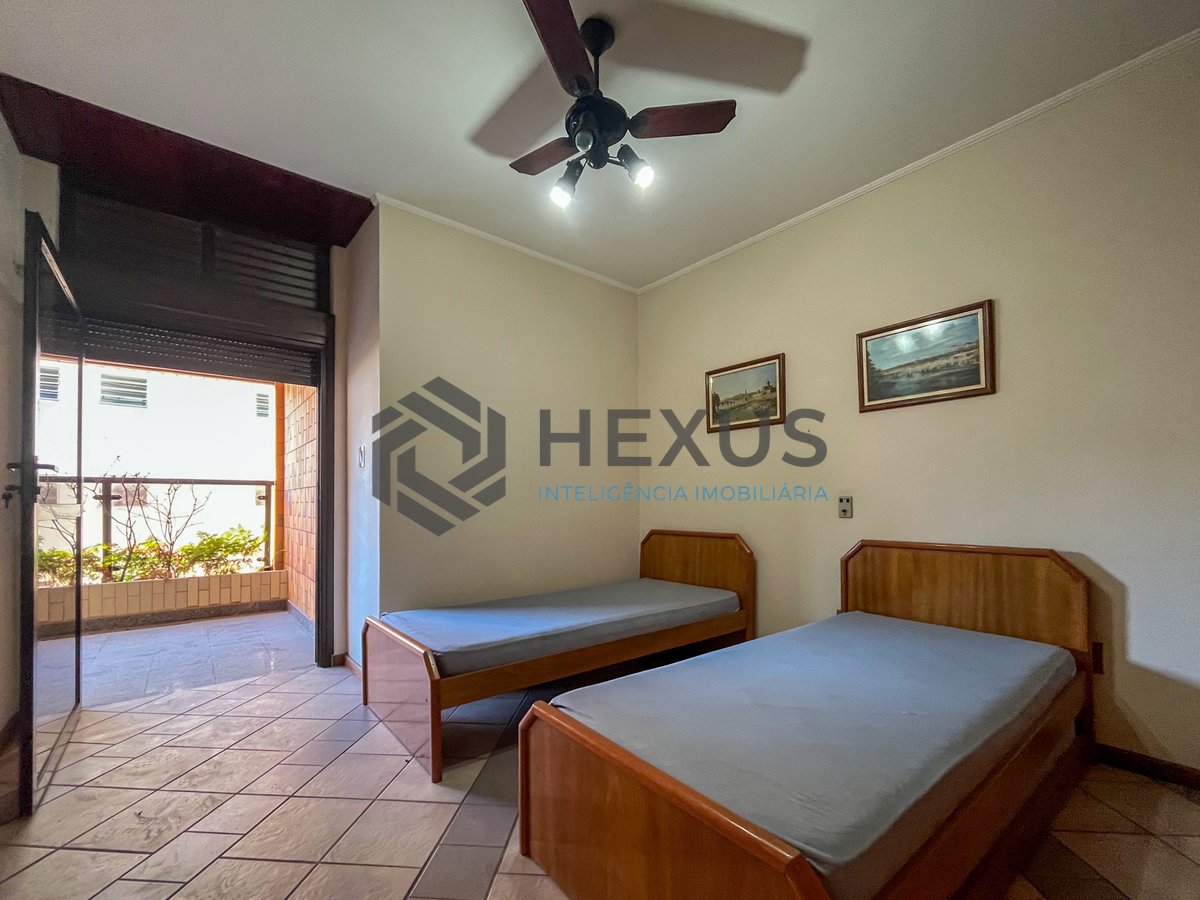 Foto 10 de Apartamento com varanda a duas quadras da Praia das Pitangueiras, Guaruja