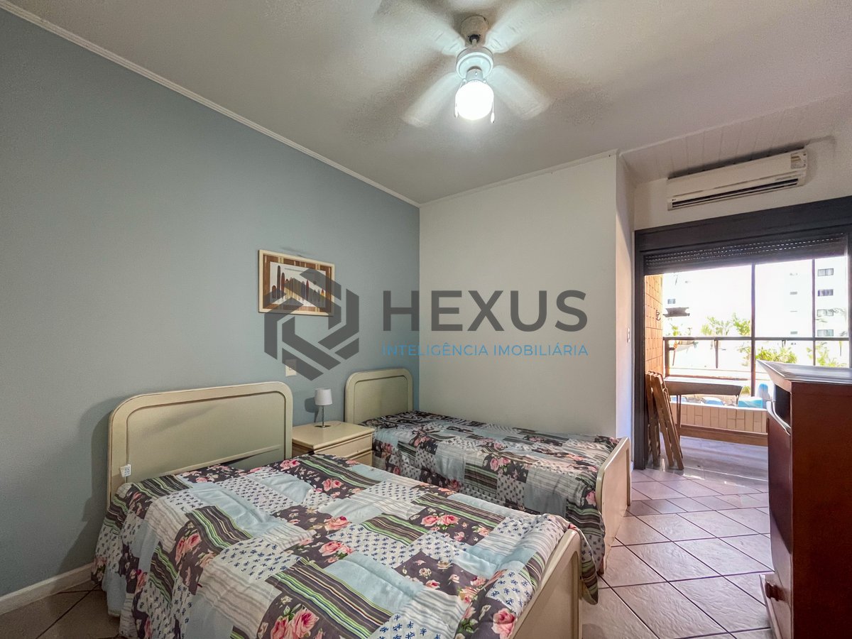 Foto 11 de Apartamento com varanda a duas quadras da Praia das Pitangueiras, Guaruja