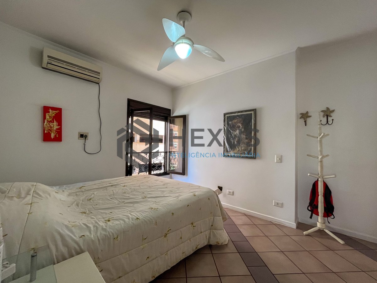 Foto 18 de Apartamento com varanda a duas quadras da Praia das Pitangueiras, Guaruja