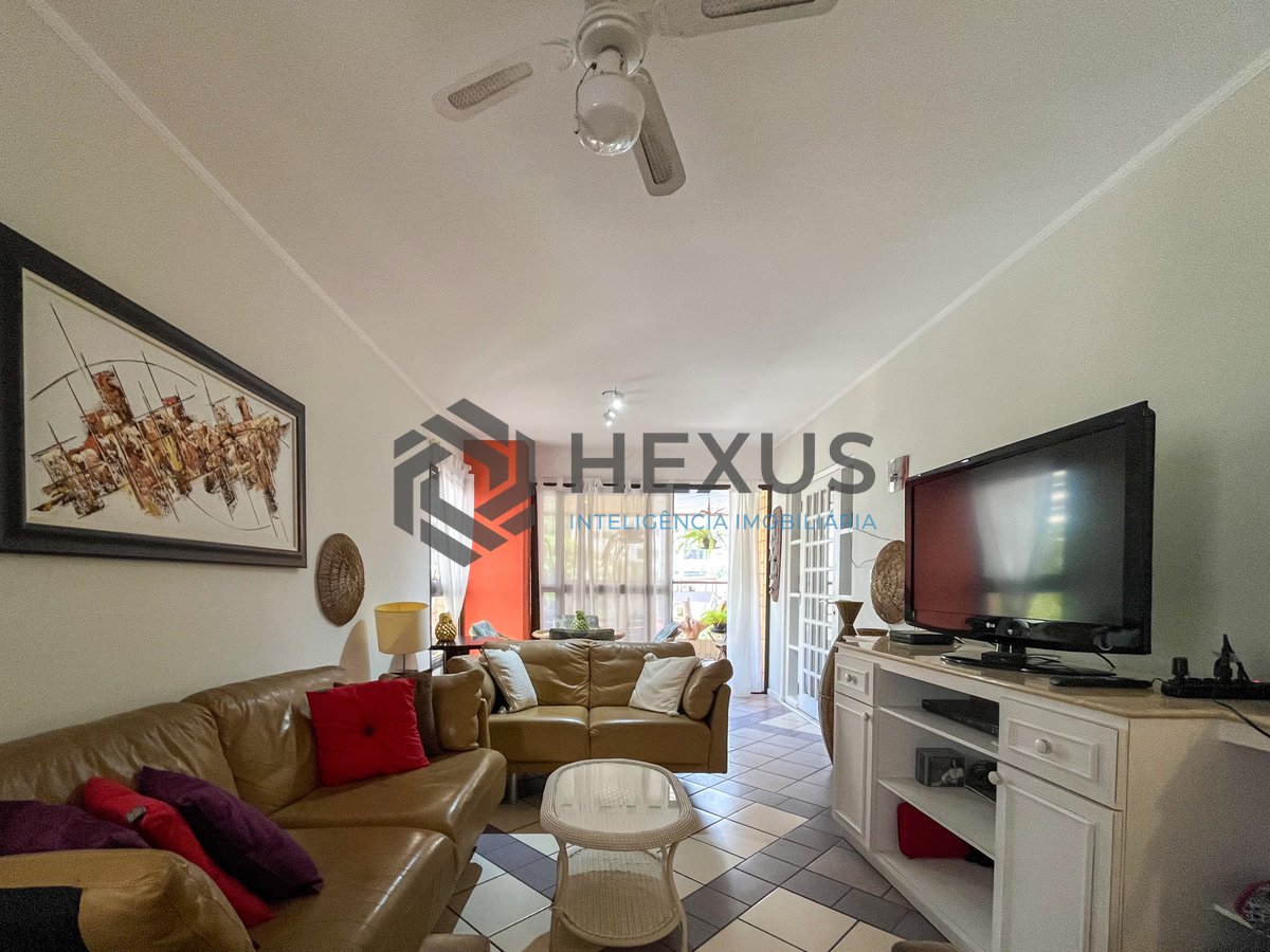 Foto 3 de Apartamento com varanda a duas quadras da Praia das Pitangueiras, Guaruja