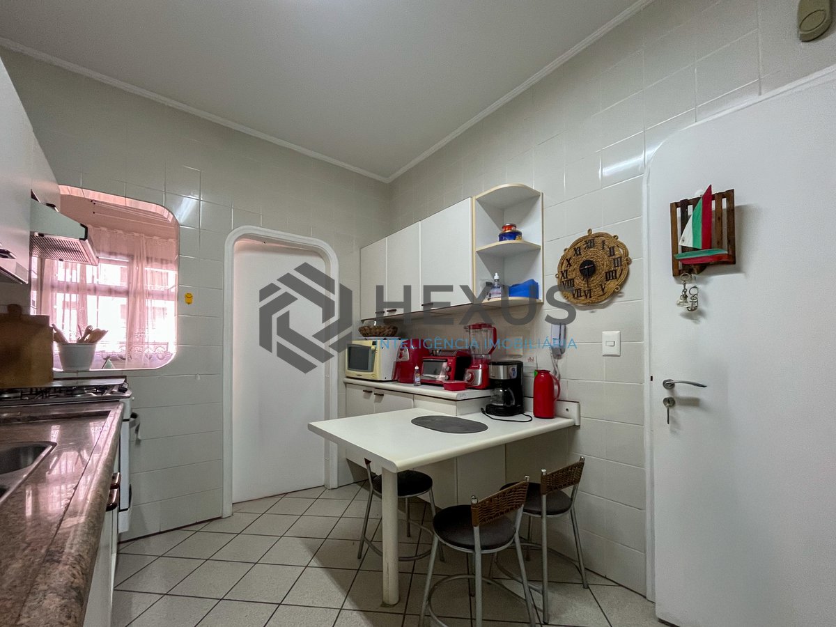 Foto 22 de Apartamento com varanda a duas quadras da Praia das Pitangueiras, Guaruja