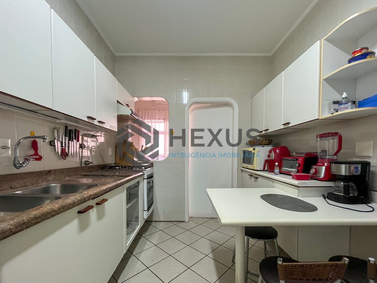 Foto 23 de Apartamento com varanda a duas quadras da Praia das Pitangueiras, Guaruja