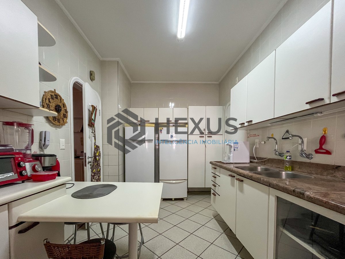 Foto 24 de Apartamento com varanda a duas quadras da Praia das Pitangueiras, Guaruja