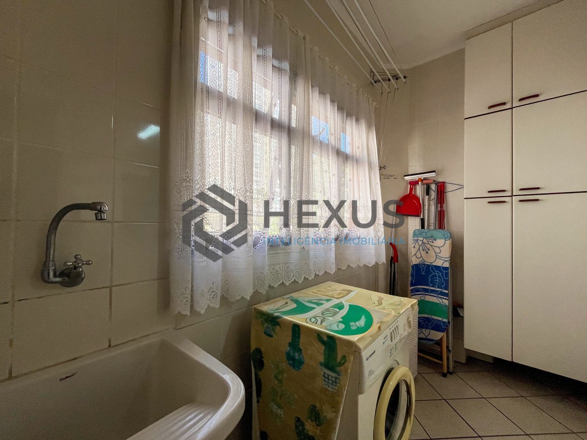 Foto 25 de Apartamento com varanda a duas quadras da Praia das Pitangueiras, Guaruja