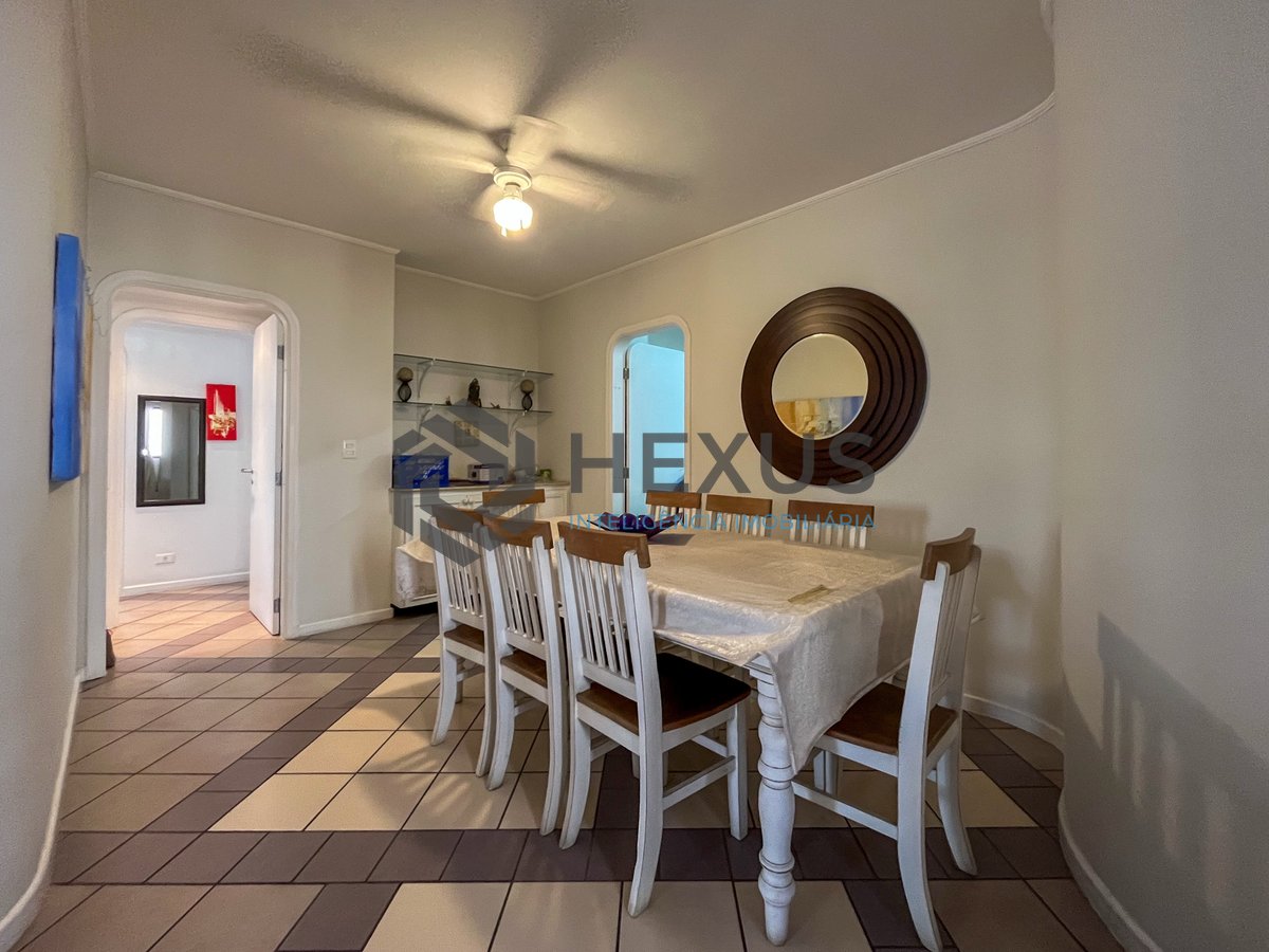 Foto 4 de Apartamento com varanda a duas quadras da Praia das Pitangueiras, Guaruja