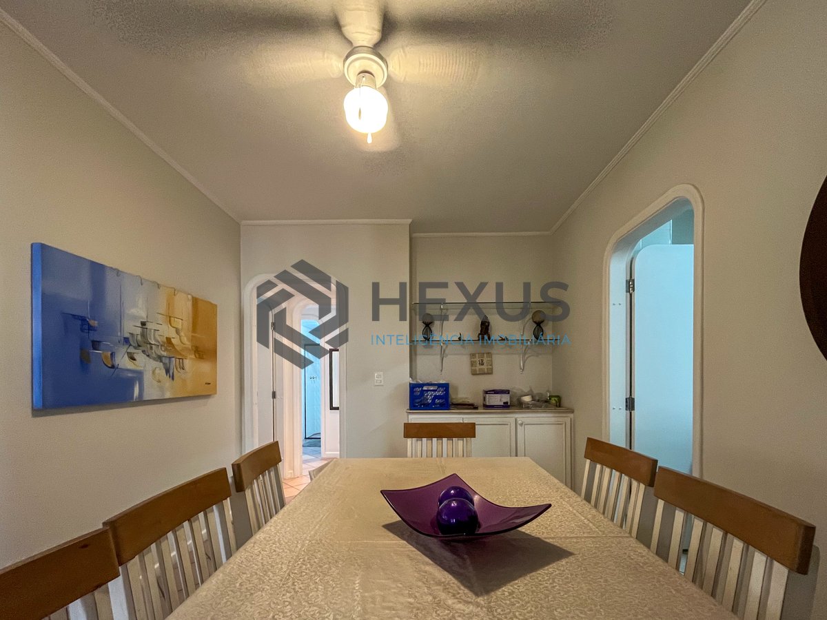 Foto 5 de Apartamento com varanda a duas quadras da Praia das Pitangueiras, Guaruja