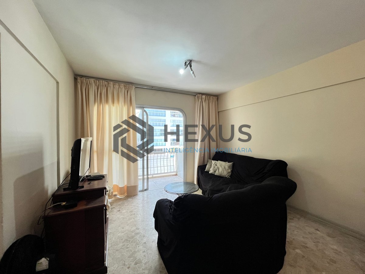 Foto 3 de Apartamento frente rua com varanda e vista livre na Praia das Pitangueiras, Guaruja